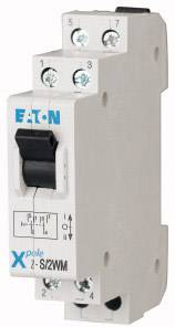 Un interruttore magnetotermico unipolare della marca Eaton con interruttore a leva, idoneo per l'impiego in quadri elettrici.