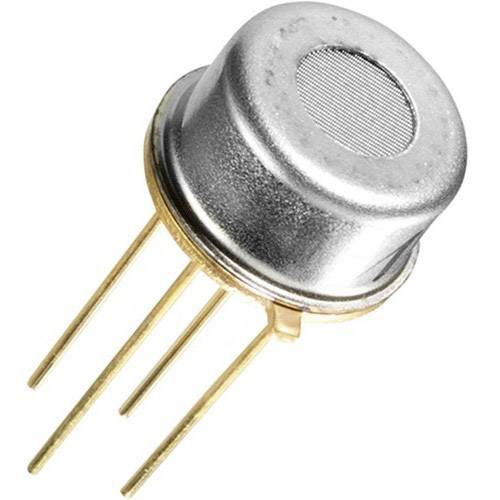 Un sensore di gas metallico con quattro connettori color oro, utilizzato per rilevare la presenza di gas.