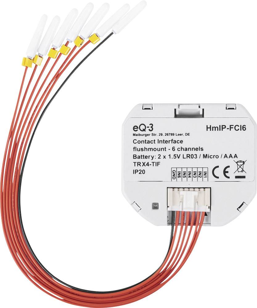 Interfaccia di contatto a 6 canali da incasso di eQ-3 con connessioni rosse dei cavi. Richiede 2 batterie AAA, protezione IP20.