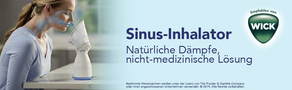 Donna inala con un inalatore sinusale, accanto a un testo pubblicitario: 'Vapori naturali, soluzione non medicinale', raccomandato da Wick.