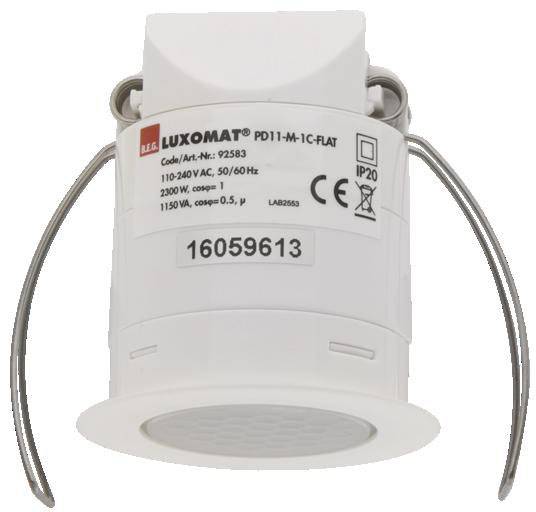 Un sensore per faretti da incasso a soffitto rotondo con la scritta 'LUXOMAT' e specifiche tecniche come tensione e classe di protezione.