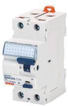 Un interruttore magnetotermico unipolare con levetta blu, idoneo per impianti elettrici a protezione contro le sovracorrenti.