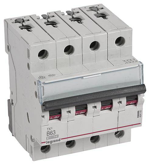 Un interruttore magnetotermico quadripolare grigio Legrand con la scritta 'B63' sul frontale.