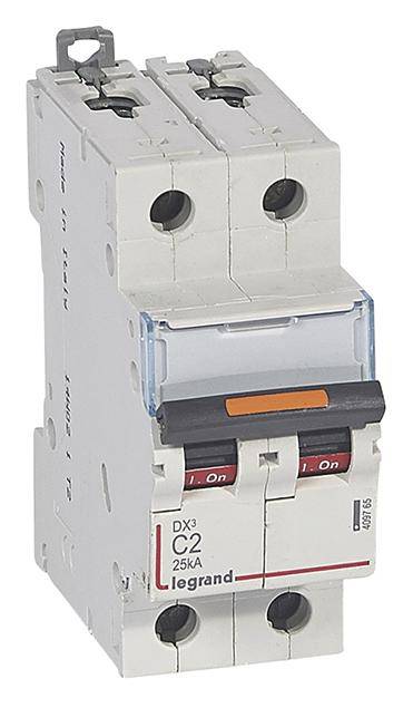 Un interruttore differenziale grigio con la scritta 'C2 25KA' e il nome del marchio. L'interruttore è in posizione 'Off'.