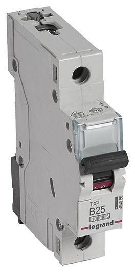 Un interruttore elettrico di protezione con la marcatura 'Legrand TX3 B25'.