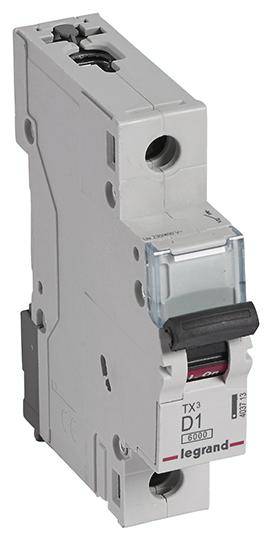Un interruttore automatico grigio con pulsante rosso e la scritta 'Legrand TX3 D1'. Adatto per protezioni elettriche.
