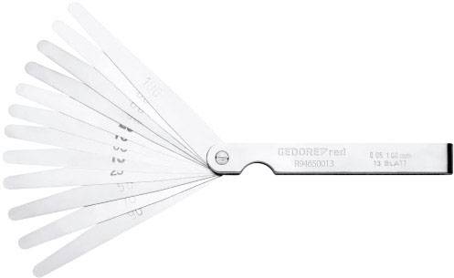 'Calibro a spessimetro con 13 lamette di spessori differenti, a ventaglio, per misurare fessure e tolleranze.'