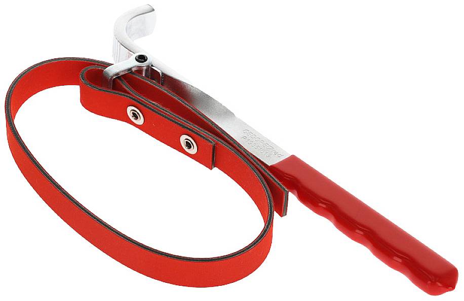 Una chiave inglese con manico rosso e cinghia regolabile. Lo strumento viene utilizzato per allentare o serrare oggetti cilindrici.