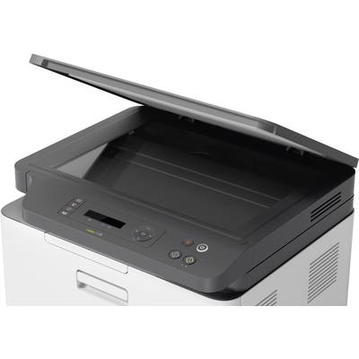 Una fotocopiatrice aperta con il piano in vetro e il pannello di controllo visibili. Perfetta per lavori d'ufficio come copiare e scansionare documenti.