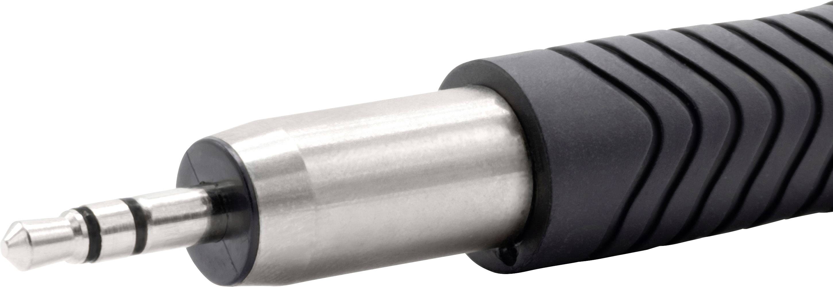 Primo piano di un jack audio da 3,5 mm con impugnatura nera in plastica e dettagli scanalati.