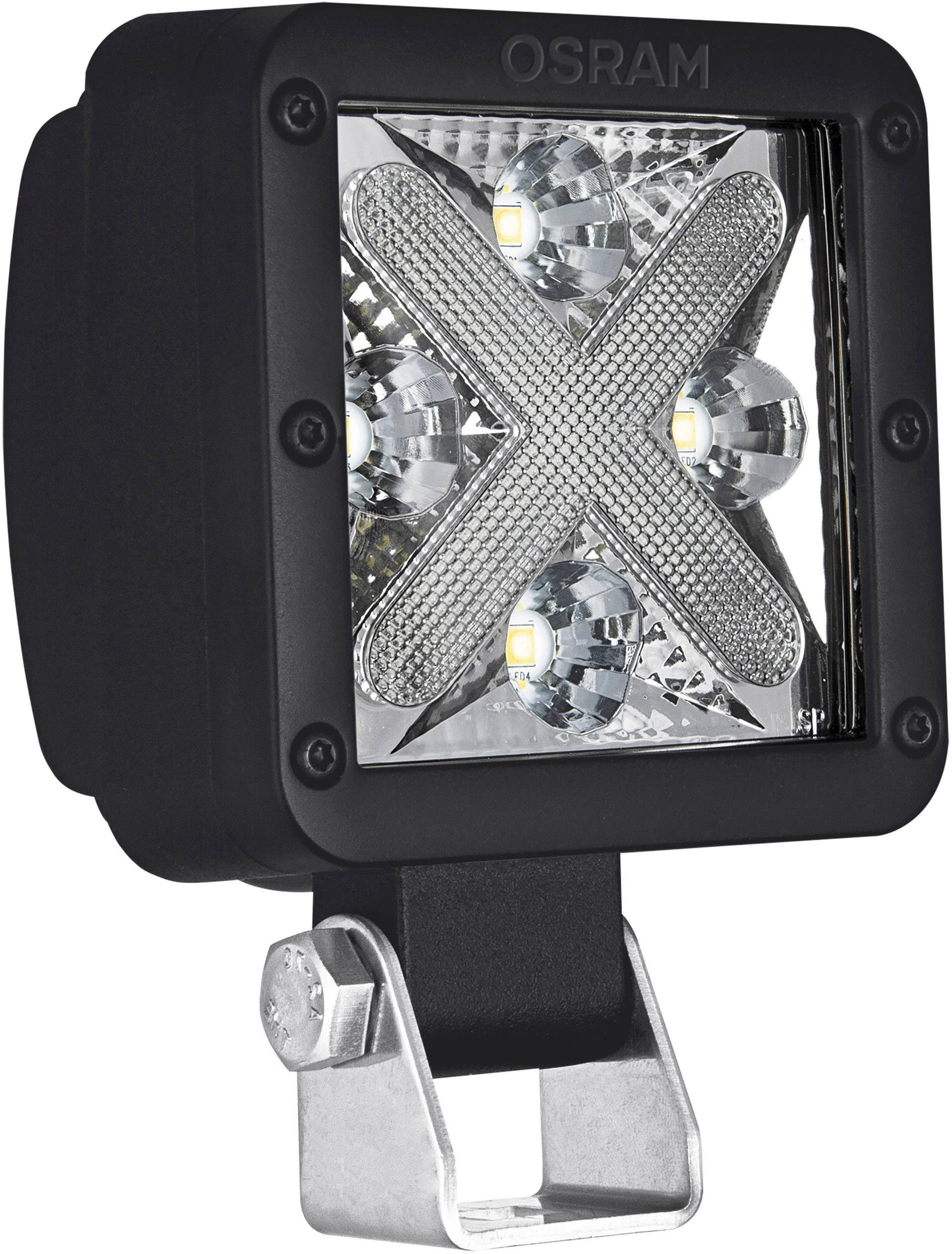 Un faro da lavoro LED quadrato di OSRAM con alloggiamento nero e quattro lenti visibili, montato su un supporto metallico.