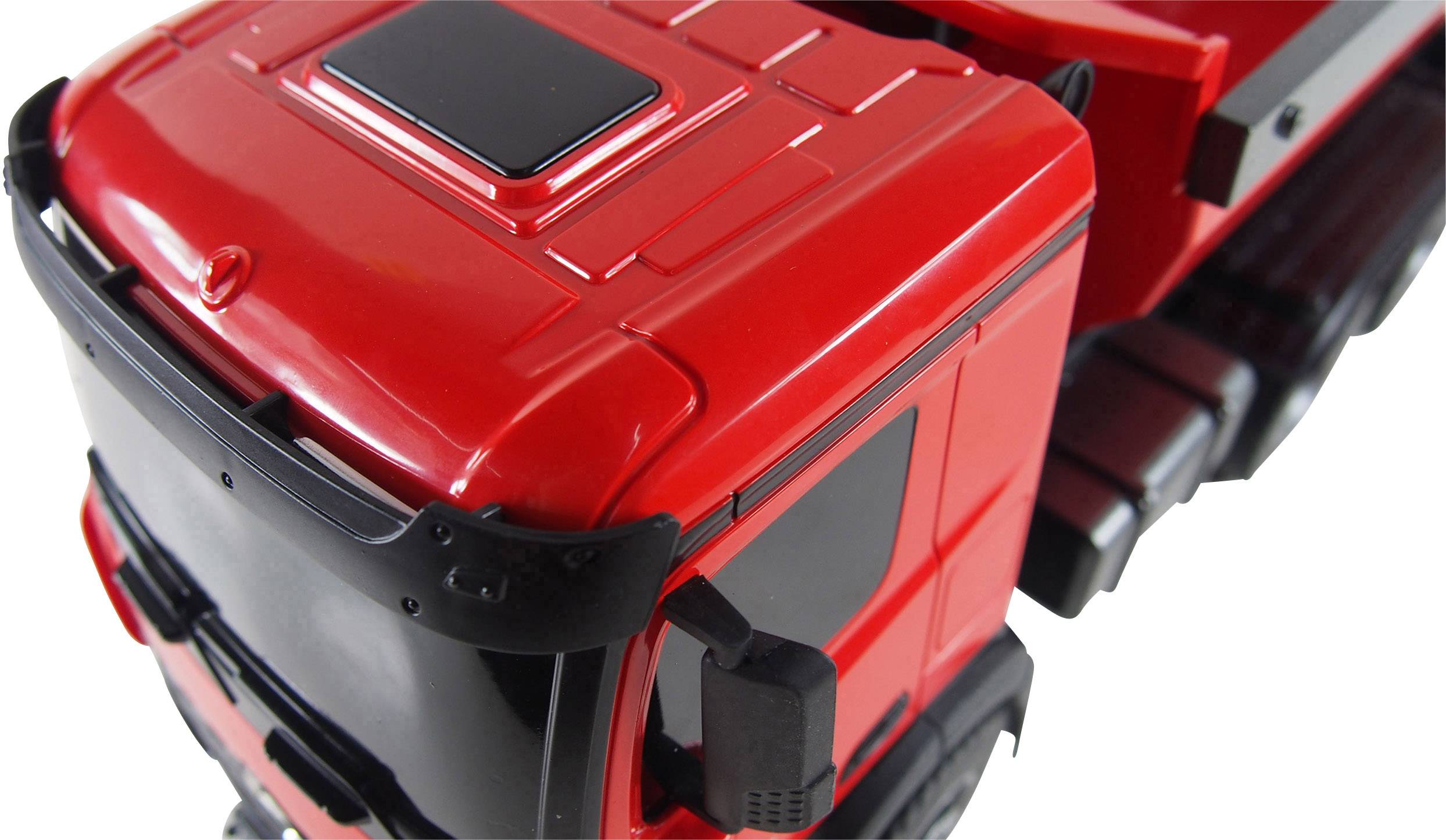 Camion modello rosso, cabina con finestrini neri e dettagli, realizzato in plastica.