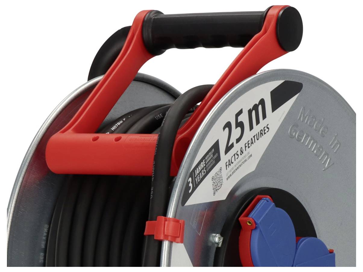 Primo piano di un avvolgitoio portatile per tubo con tubo nero, maniglia rossa e bobina grigia etichettata "25m" per una lunghezza del tubo di 25 metri.