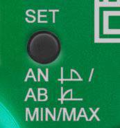 Primo piano di un pannello di controllo elettronico verde con un tasto nero contrassegnato da 'SET', e le opzioni 'ON/OFF' e 'MIN/MAX'.