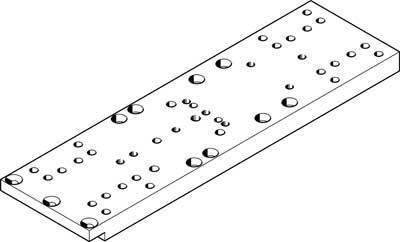 Disegno tecnico di un blocco metallico rettangolare con diversi fori quadrati e rotondi di dimensioni variabili.