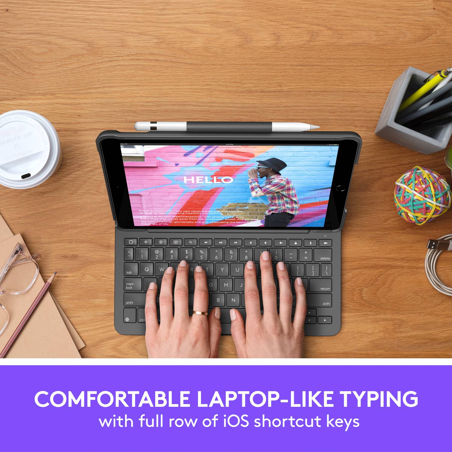 Confezione di una custodia Logitech Slim Folio con tastiera Bluetooth integrata per iPad di 7a generazione, raffigurata in versione chiusa e aperta.