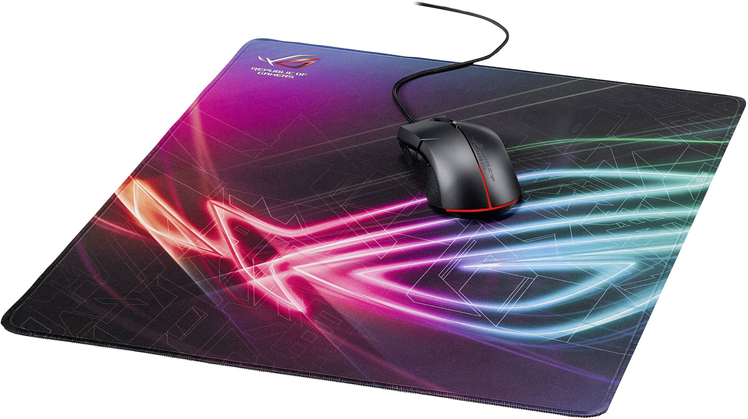 Mouse su un tappetino da gaming con un motivo grafico illuminato; simbolo di tecnologia e cultura videoludica.
