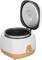 Un rice cooker bianco e arancione con il coperchio aperto e la ciotola estraibile, pronto per cucinare.