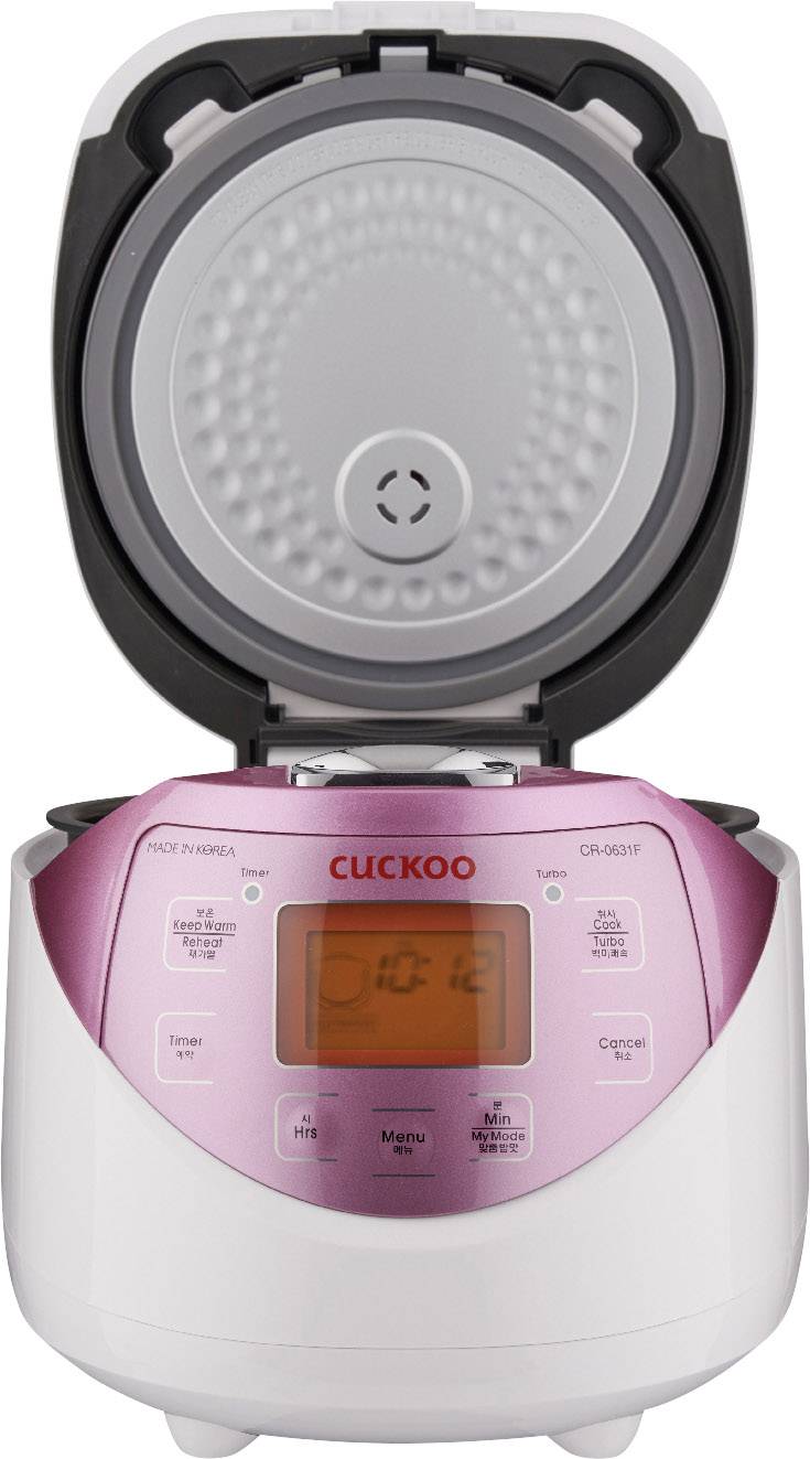 Un robot da cucina rosa con il coperchio aperto, mostra un display digitale con numeri e diversi pulsanti di funzione.