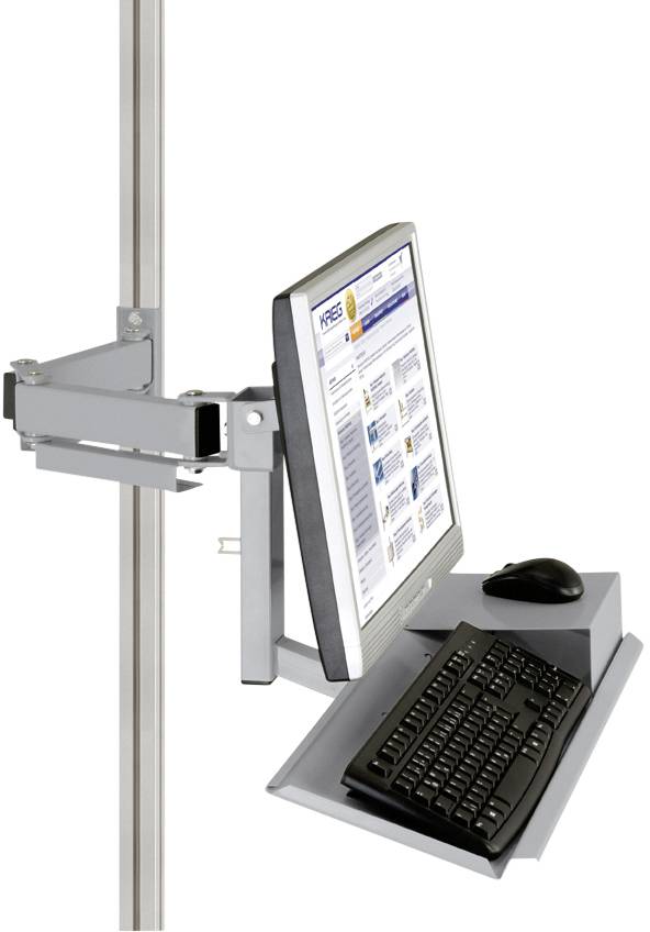 Un monitor con tastiera e mouse su un braccio di supporto regolabile in altezza, montato su una guida verticale.