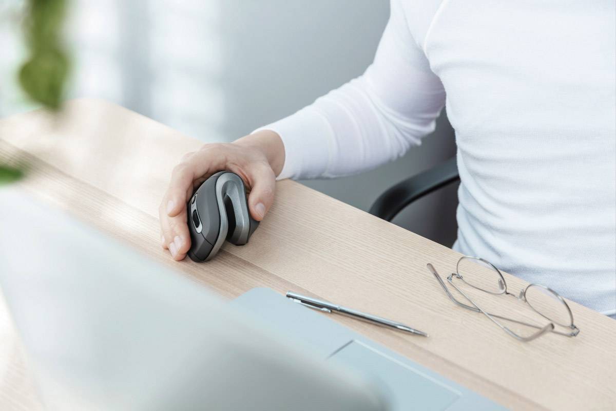 Trust VERRO Mouse ergonomico Senza fili (radio) Ottico Nero 5 Tasti 1600 dpi, 1200 dpi, 600 dpi Ergonomico-23