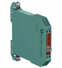 Un dispositivo elettronico verde con la scritta 'Pepperl+Fuchs', utilizzato in applicazioni industriali, per la sicurezza dei segnali di commutazione.
