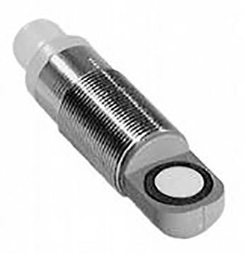 Sensore a ultrasuoni cilindrico con custodia in metallo e parte anteriore bianca, utilizzato per la misurazione della distanza in applicazioni industriali.