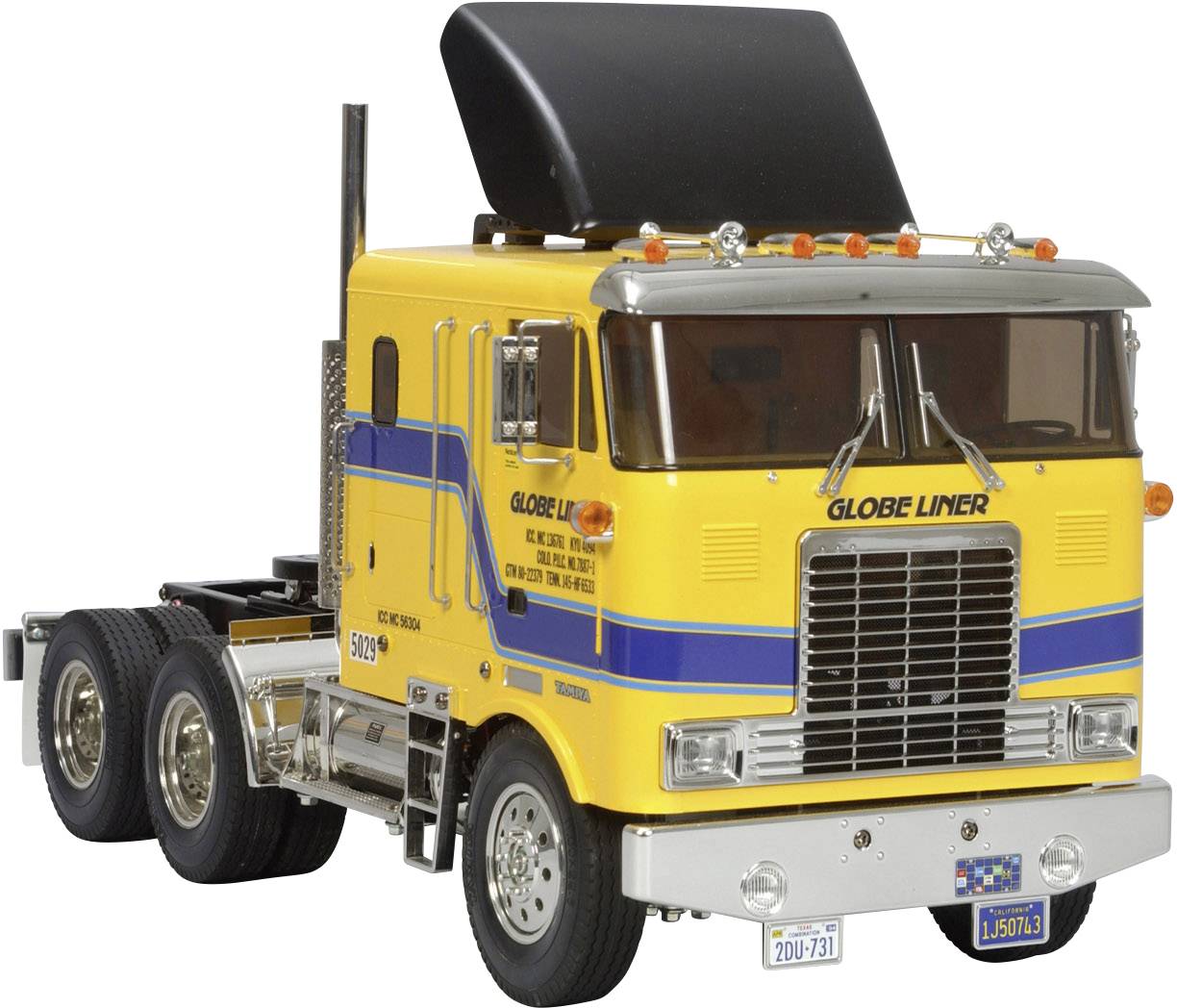 Un camion giallo con strisce blu e la scritta 'Globe Liner' sul lato. Il camion ha una copertura della cabina nera.