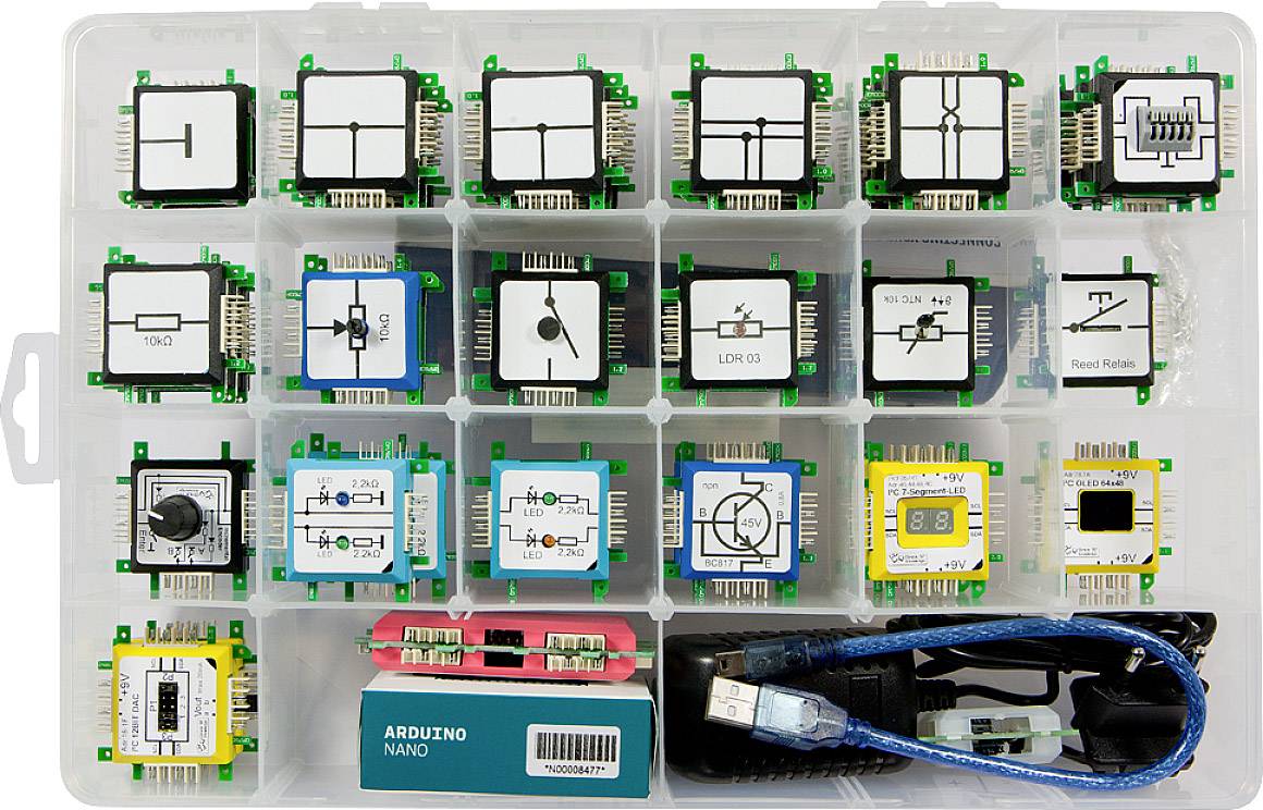 Un set di moduli sensore Arduino in una scatola trasparente. Diversi sensori sono disposti in scomparti separati. Contiene cavi e una scheda Arduino Nano.