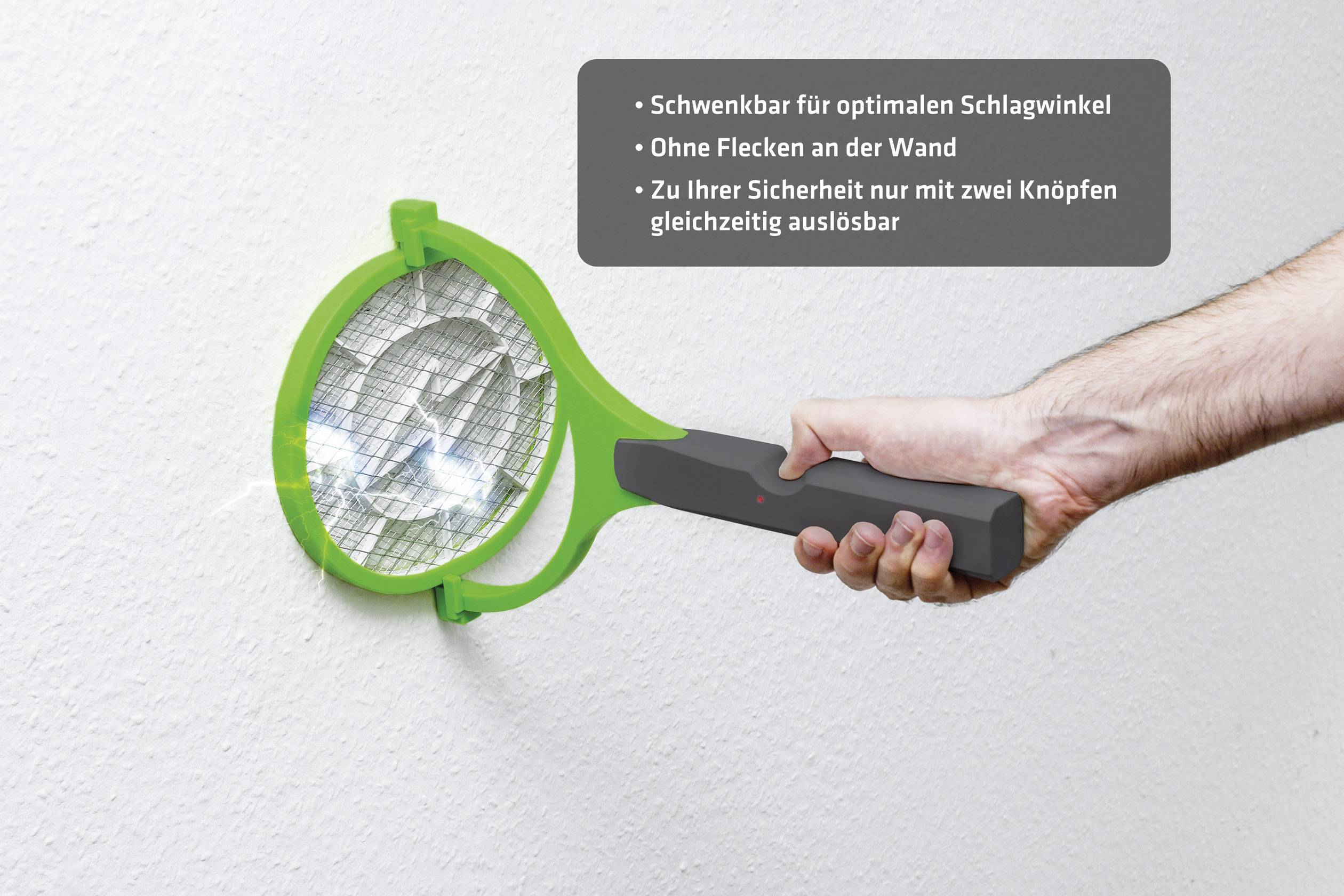 Mano che tiene un acchiappainsetti orientabile con pulsanti di sicurezza contro il muro, nessuna macchia. Testo: 'Orientabile', 'Nessuna macchia', 'Sicurezza'.