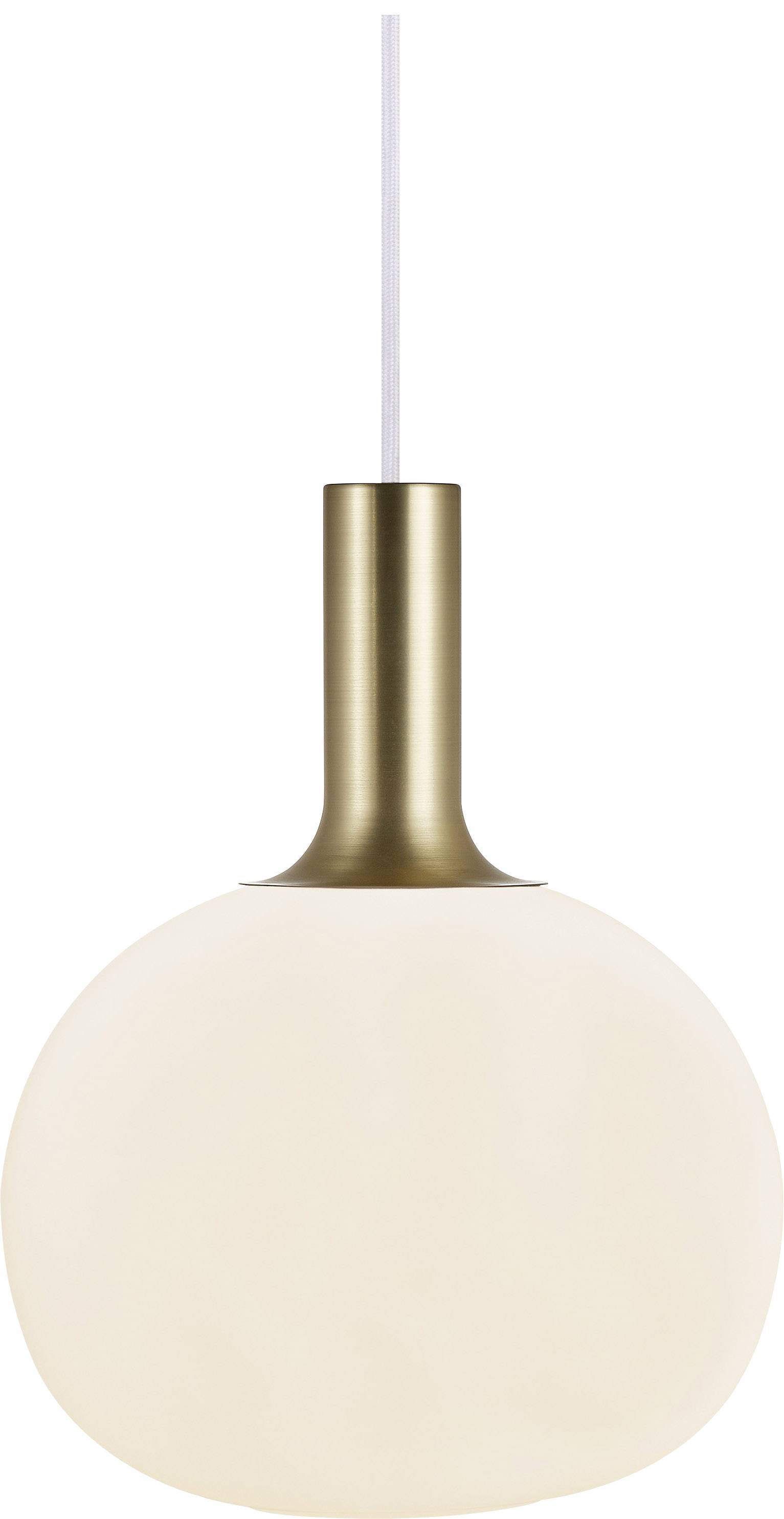 Lampada a sospensione con paralume sferico in vetro bianco e supporto in ottone.