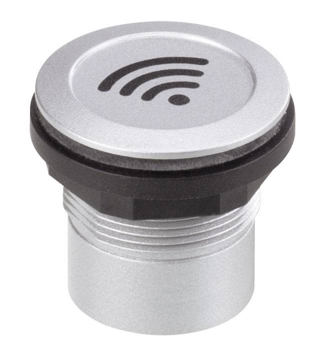 Un bottone argentato con un simbolo Wi-Fi sopra, probabilmente un interruttore o un indicatore per connessioni wireless.
