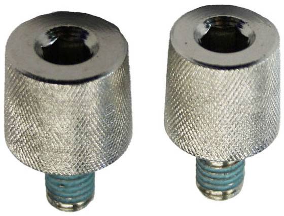 Due adattatori a vite in argento con superficie scanalata e rivestimento filettato blu.
