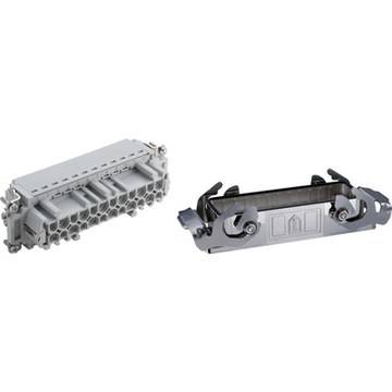 Un connettore elettrico grigio, rettangolare, con più porte e due clip di fissaggio, raffigurato sia in posizione aperta che chiusa.