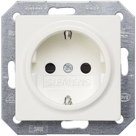 'Presa elettrica bianca, marca Siemens, montata su una piastra metallica quadrata argentata.'