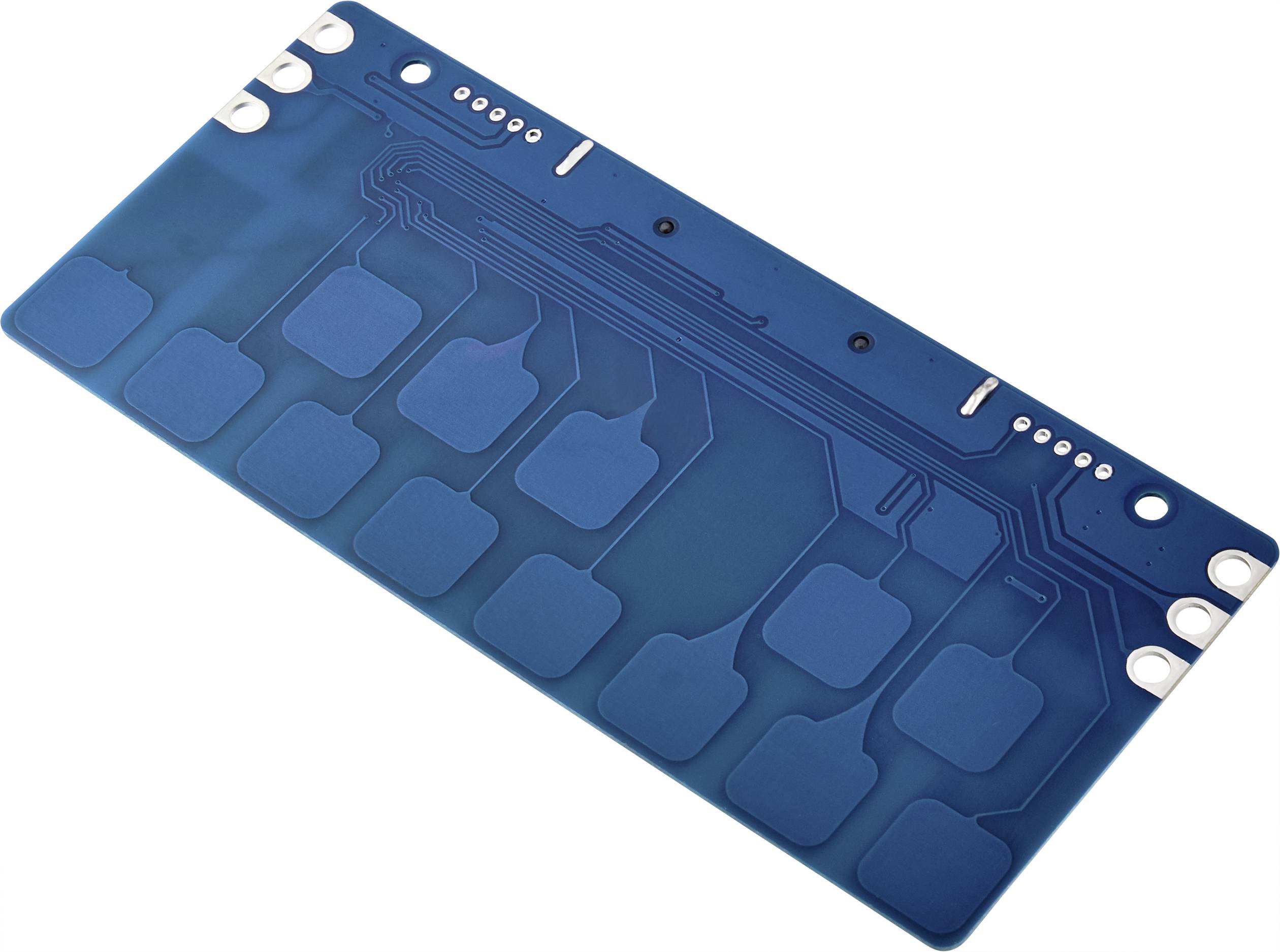 Una scheda elettronica blu con punti saldatura argentati e piste di rame, adatta per applicazioni elettroniche.