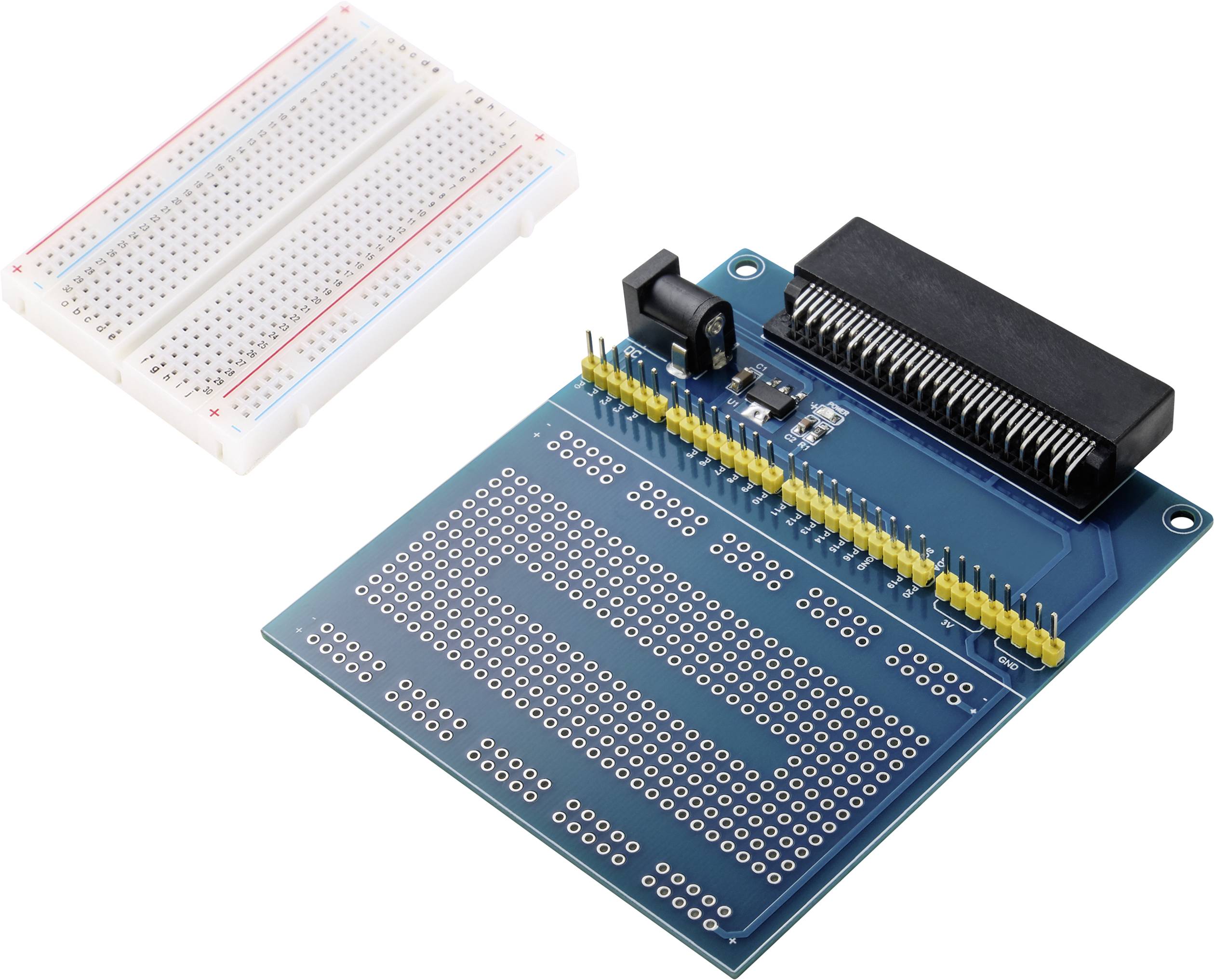 Breadboard e scheda elettronica su sfondo bianco. Breadboard per prototipazione rapida, scheda elettronica con opzioni di connessione.