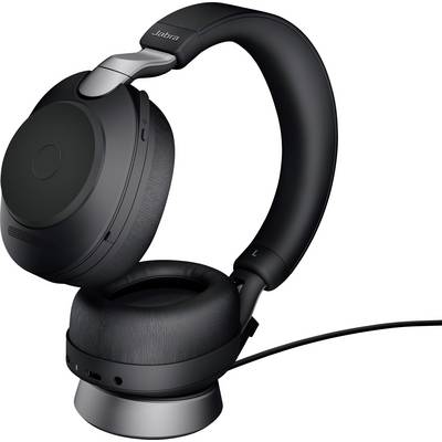 Cuffie over-ear nere su uno sfondo bianco, collegate tramite cavo. Ideali per l'ascolto di audio e musica.