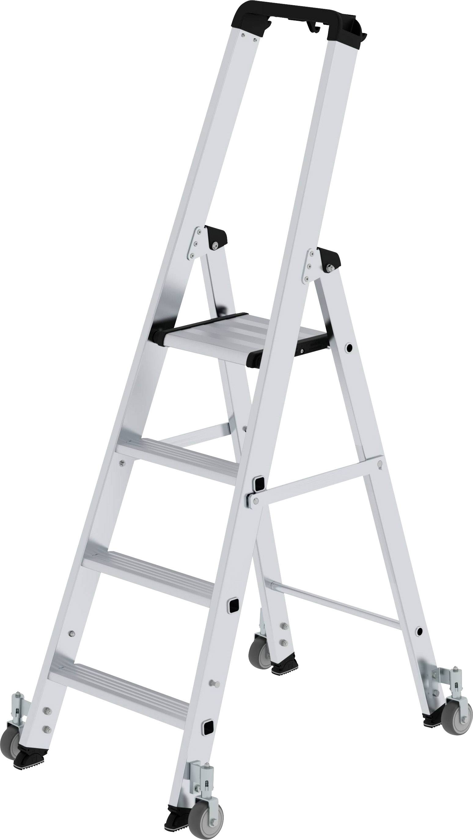 Scala in alluminio con quattro gradini e ruote, in piedi su sfondo bianco. Ideale per lavori domestici o d'ufficio.