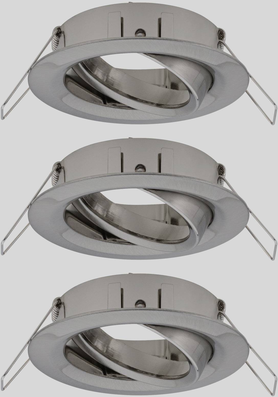 Tre faretti da incasso a soffitto grigi in metallo, ciascuno con anello orientabile e morsetti di fissaggio.