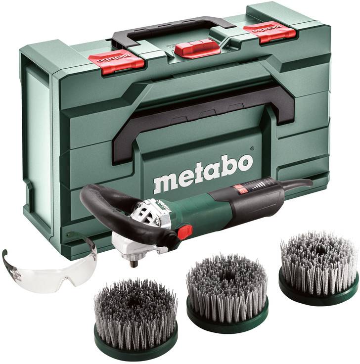 Kit di utensili elettrici Metabo con custodia di trasporto verde, smerigliatrice angolare, occhiali di sicurezza e tre spazzole metalliche su sfondo bianco.