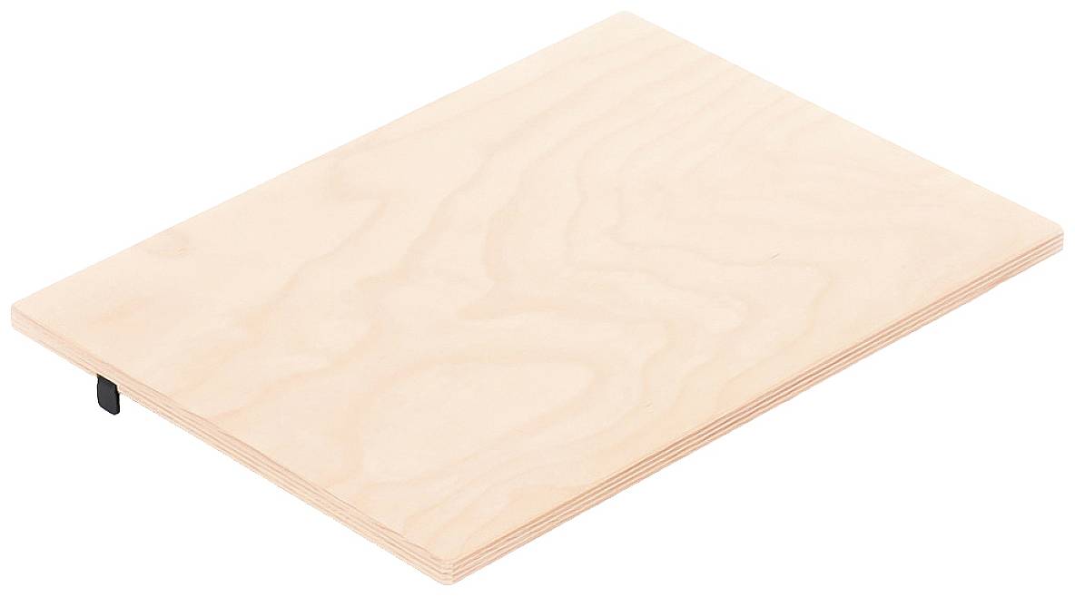 Tavola rettangolare in legno con superficie liscia color marrone chiaro, leggermente inclinata, che mostra la venatura.