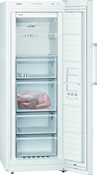 Un congelatore aperto con cinque cassetti trasparenti, uno dei quali contiene un sacchetto di alimenti.