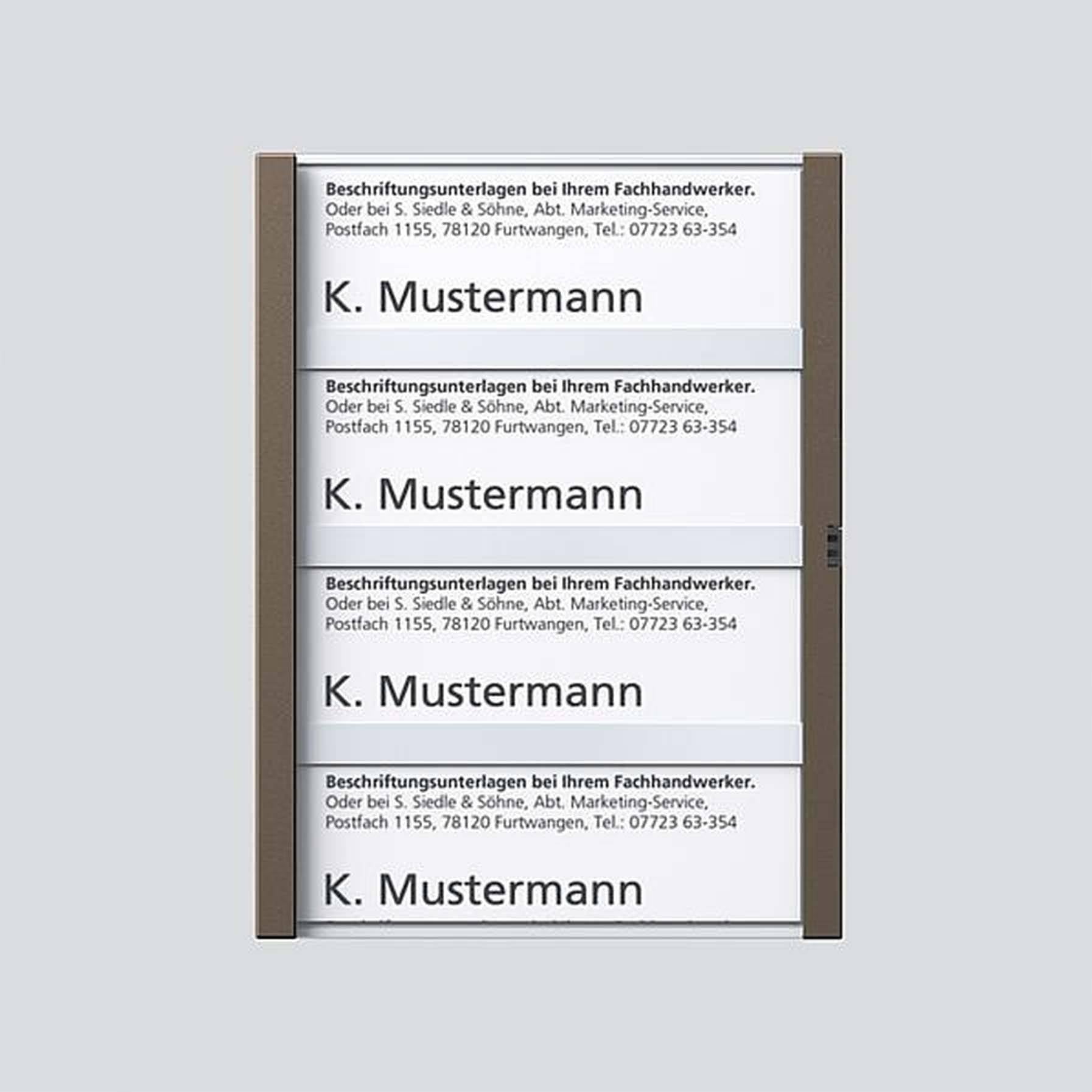 Diversi campanelli con il nome 'K. Mustermann' e le informazioni di contatto di un'azienda a Furtwangen.