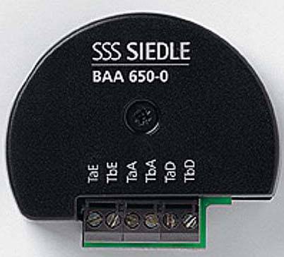Componente elettronica nera a forma di semicerchio con la scritta 'SSS Siedle BAA 650-0' e diversi morsetti di connessione nella parte inferiore.