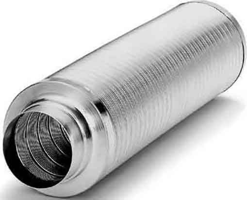 Tubo metallico, argentato e cilindrico, posto orizzontalmente, con superficie lucente. Utilizzabile per sistemi di ventilazione o scarico.