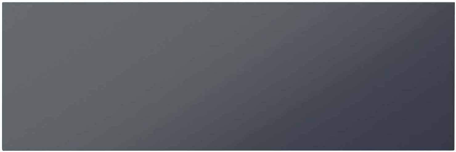 Sfumatura grigio-blu da sinistra a destra, che inizia chiara e diventa più scura.