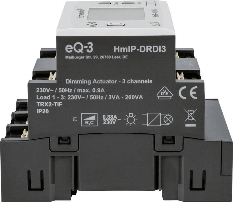 Un attuatore dimmer a tre canali per dispositivi da 230V, max. 0,9A per canale. Custodia con morsetti e specifiche tecniche stampate.
