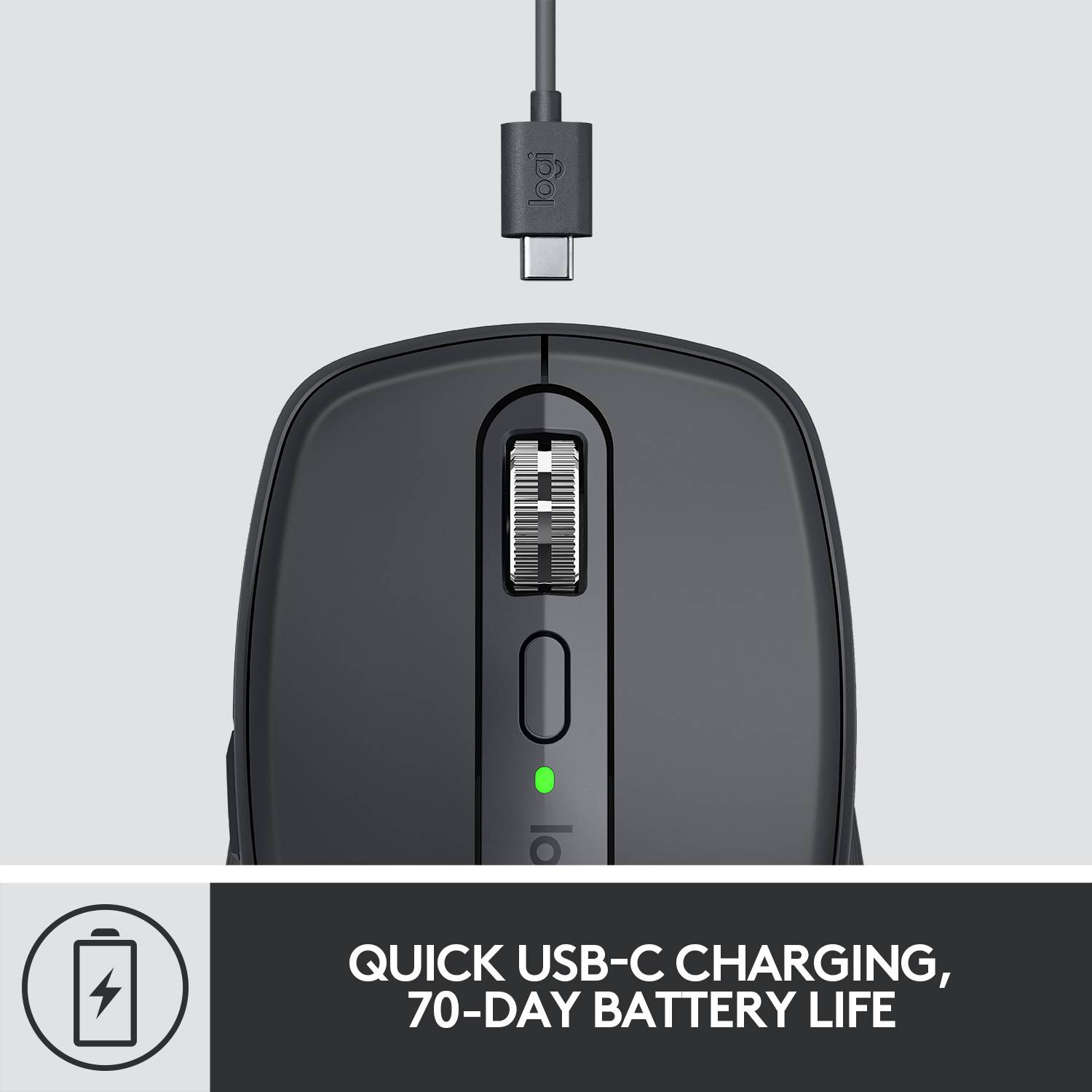 Mouse wireless con cavo USB-C per la ricarica, indicatore di stato verde. Testo sotto: 'Ricarica rapida tramite USB-C, durata della batteria di 70 giorni'.