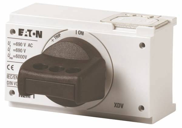 'Interruttore di carico Eaton bianco per 690 V AC, con impugnatura girevole per il controllo operativo, contrassegnato con '+Trip' e 'ON'.'